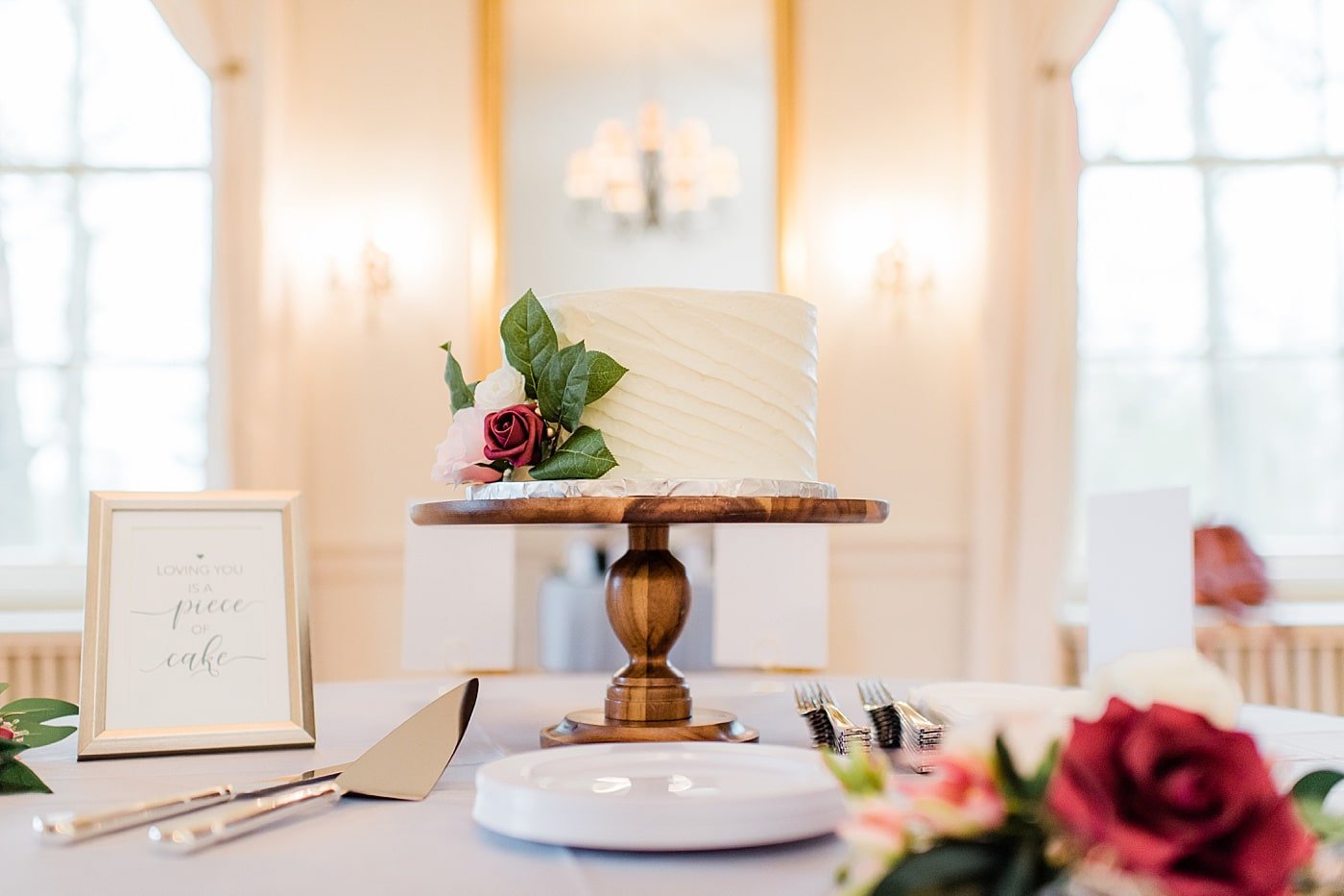 Rust Manor House wedding cake